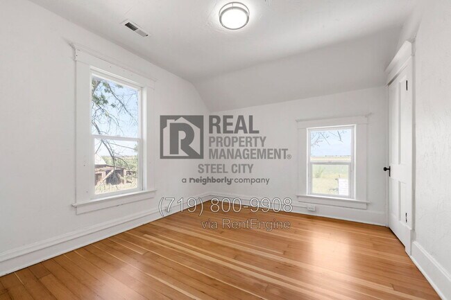 Building Photo - 1530 33rd Ln