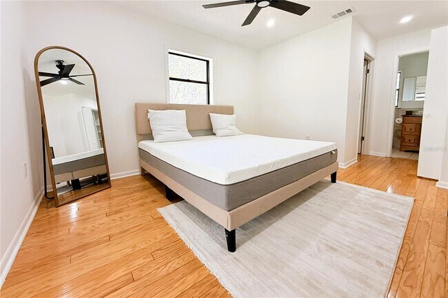 Building Photo - 3201 Bartlett St