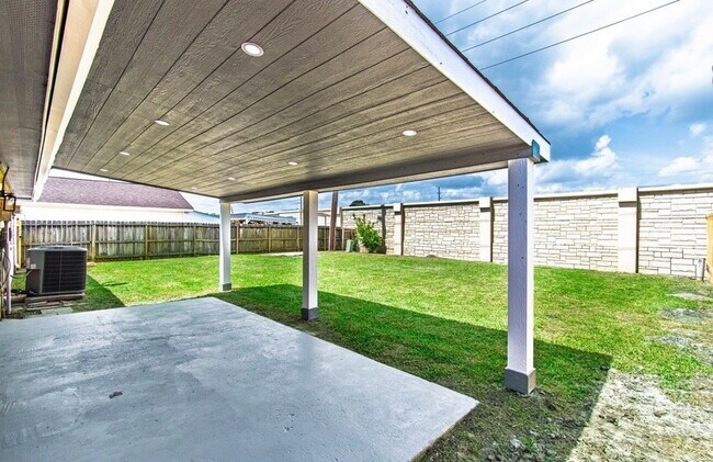 Building Photo - 318 Willoughby Dr
