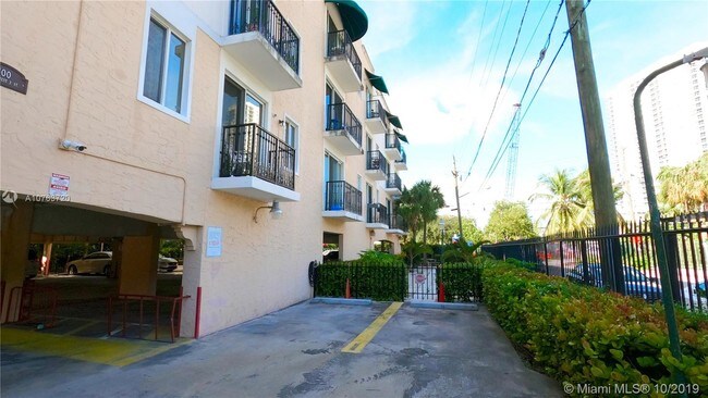 Building Photo - 400 SW 2nd St