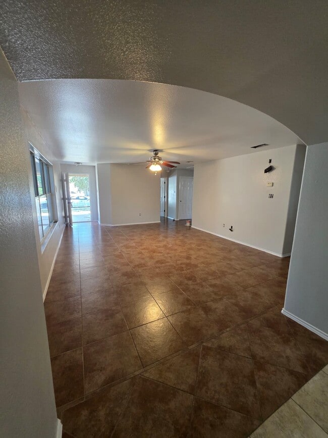 Building Photo - 613 Cuervo Dr