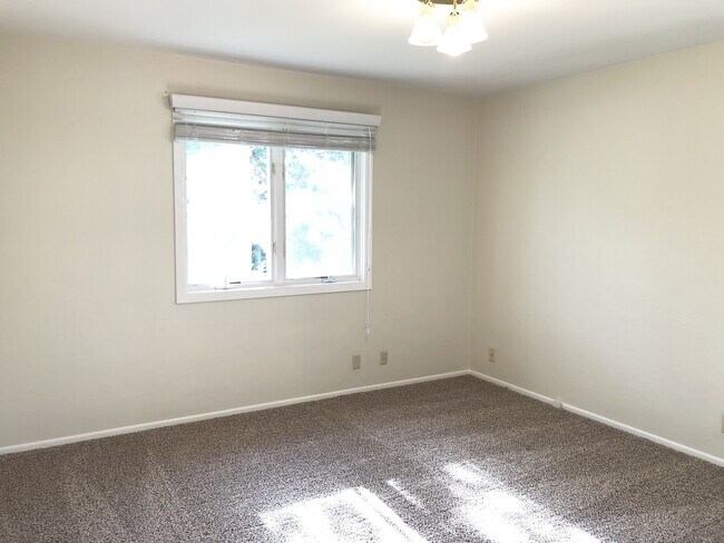 Building Photo - 4044 Cayente Way