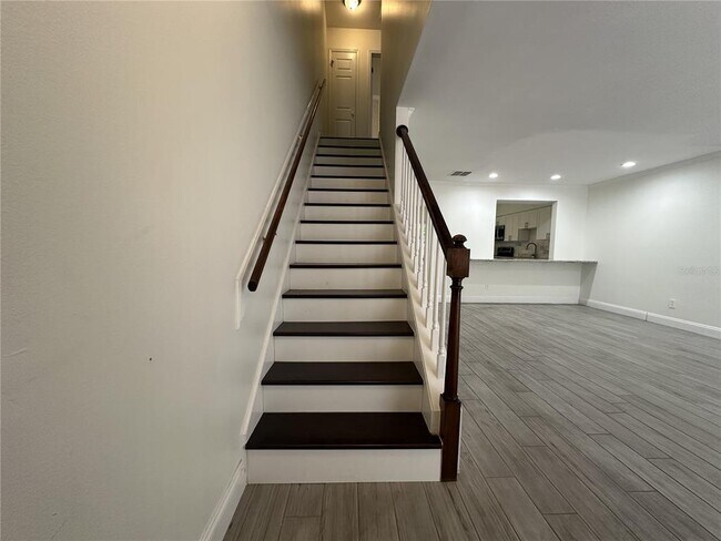 Building Photo - 308 S Bungalow Park Ave