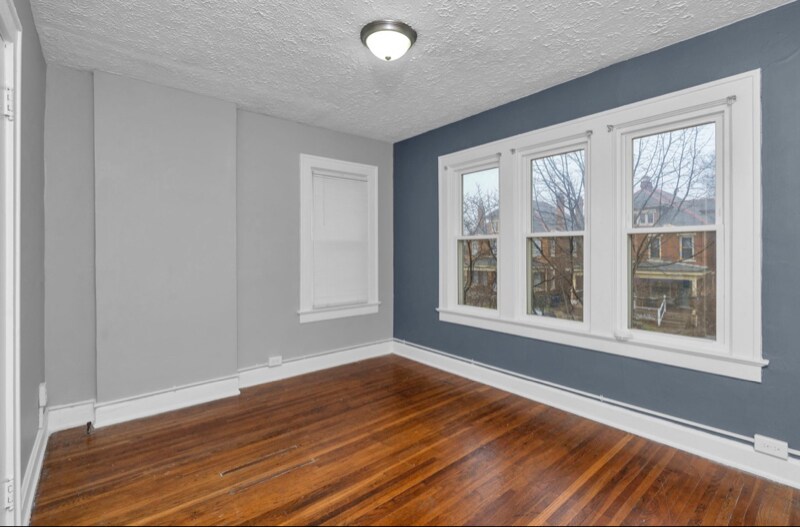 Building Photo - 1479 Bryden Rd