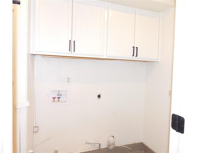 Building Photo - 728 SW 1st St