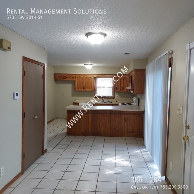 Building Photo - 5733 SW 20th St