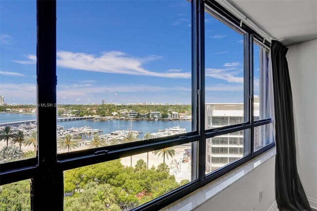 Building Photo - 3 Grove Isle Dr