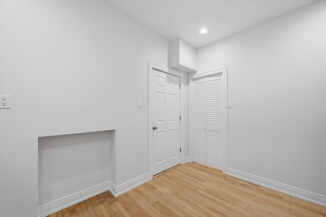 Building Photo - 3244 W 62nd Pl