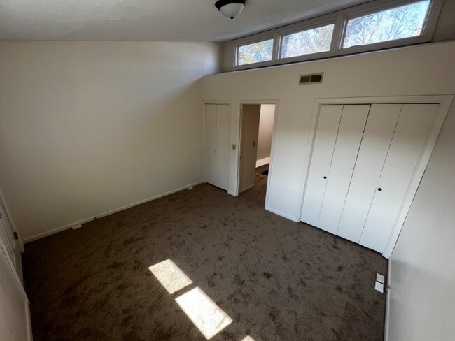 Building Photo - 171 Hutton St