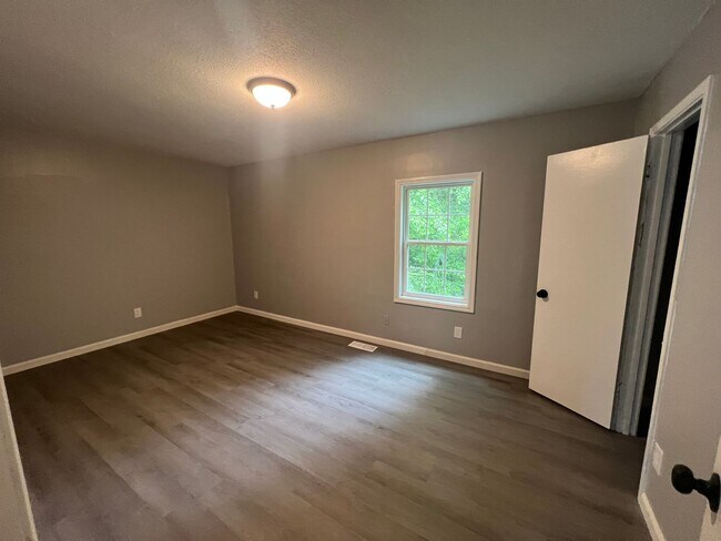 Building Photo - 440 30th Pl