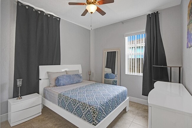 Building Photo - 1417 N Andrews Ave