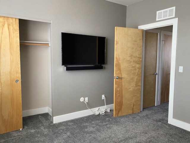 Building Photo - Across from Central Park, 3 bed/4 bath Townhome AVAILABLE 9/1/26