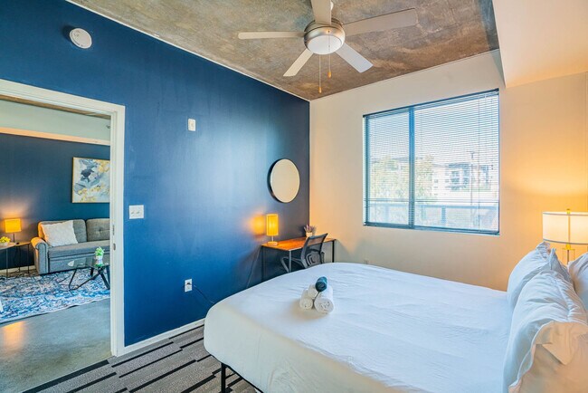 Building Photo - 333 E Roosevelt St