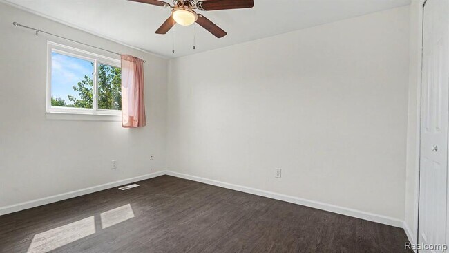 Building Photo - 2735 Foster Ave