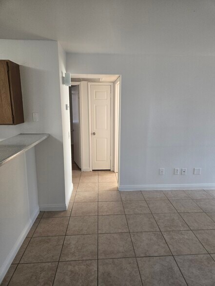 Building Photo - 2706 Jennydiane Dr