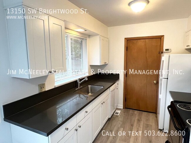 Building Photo - 13150 SW Brightwood St
