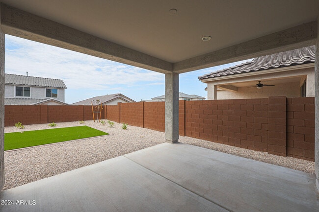Building Photo - 2031 W Bramble Berry Ln