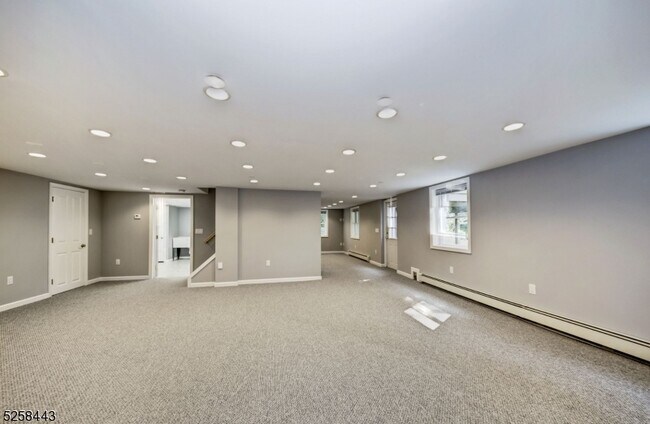 Building Photo - 204 Deerfield Ln