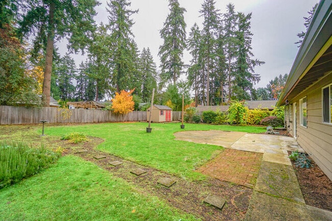 Building Photo - THREE BEDROOM HOUSE IN VANCOUVER