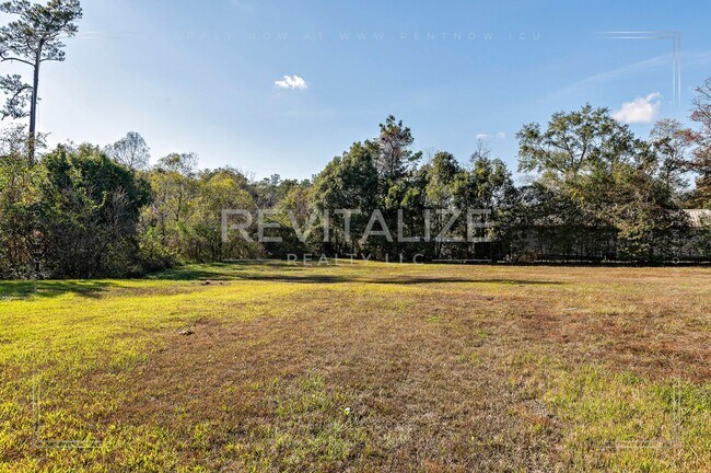 Building Photo - Stunning 3 Bed 2 Bath Brick Home with Huge Yard!