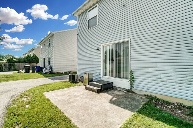 Building Photo - 3704 Willow Run Dr