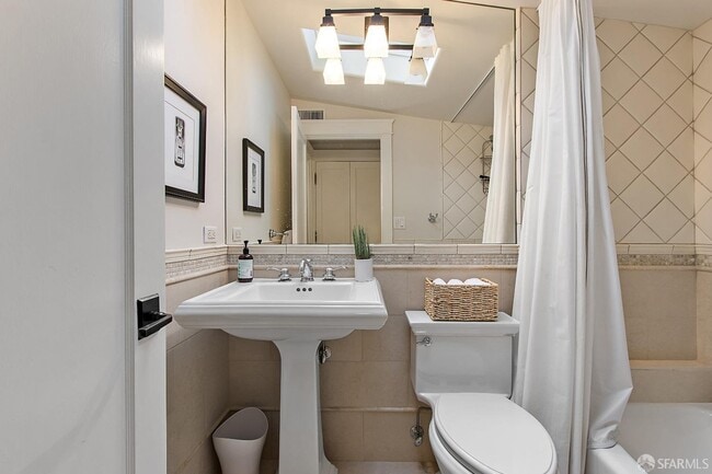 Building Photo - 2 Normandy Ln