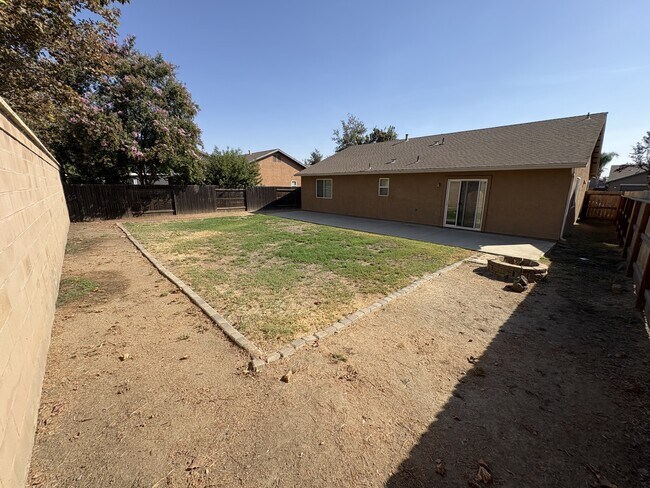 Building Photo - 3431 N Linda Vista St