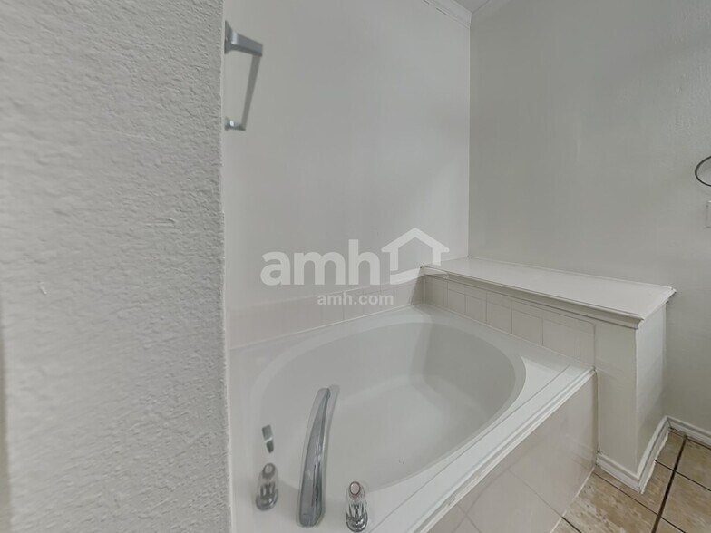 Building Photo - 485 Sausalito Dr