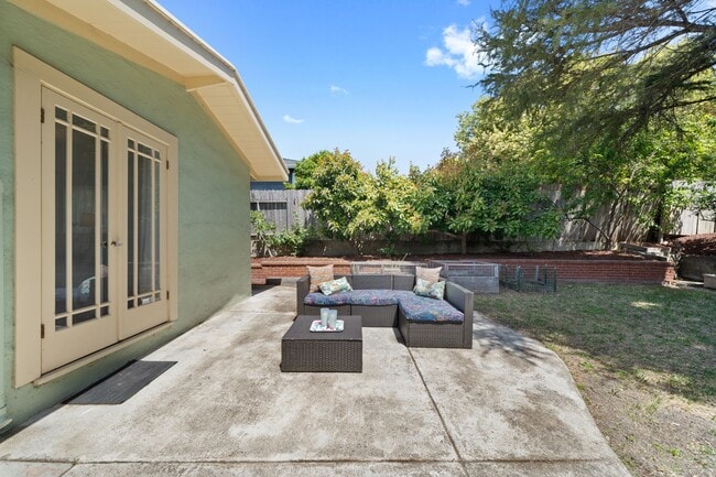 Building Photo - 35 Franciscan Way