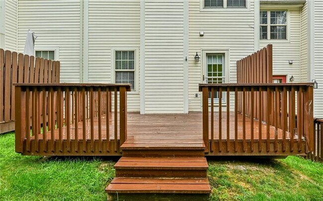 Building Photo - 229 Hillvue Dr