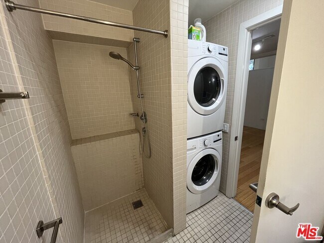 Building Photo - 320 Indiana Ave