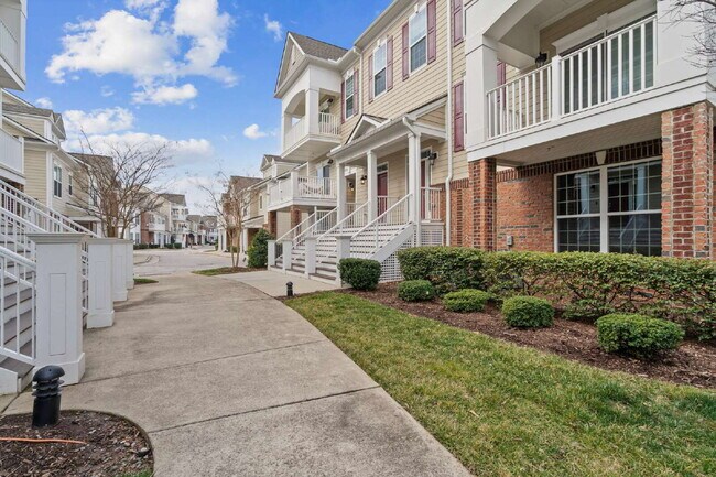 Building Photo - Luxury Townhome with Elevator and Rooftop Terrace