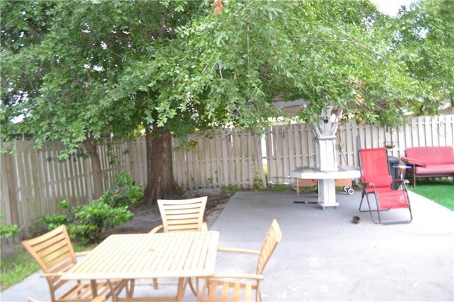Building Photo - 13107 Greenpointe Dr