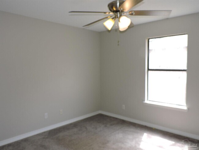 Building Photo - 5525 Woodsman Ct