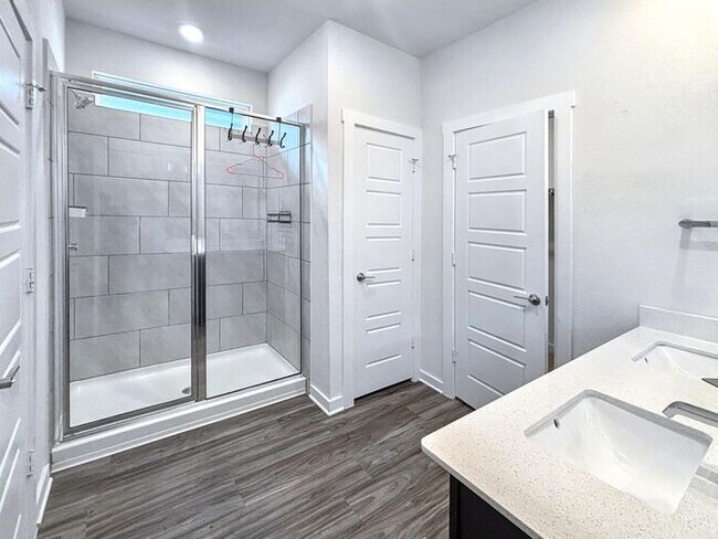 Building Photo - Beautiful 3-Bedroom Home with Spacious Yar...