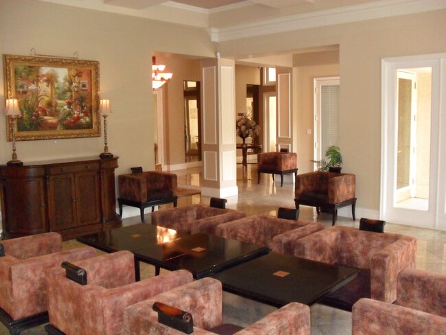 Building Photo - Meridian Fully Furnished Condo with Pool view.