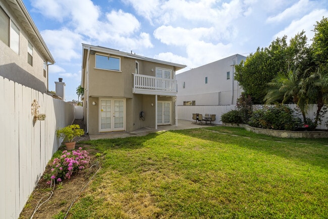 Building Photo - 1732 S Carmelina Ave