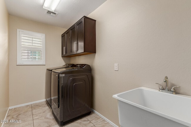 Building Photo - 1684 W Pelican Dr