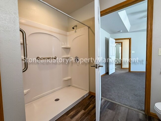 Building Photo - 2 bedroom 1.5 bath duplex with sunroom, 2 car garage and fenced yard