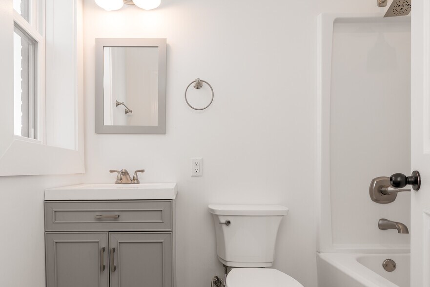 Building Photo - 701 E Kentucky St