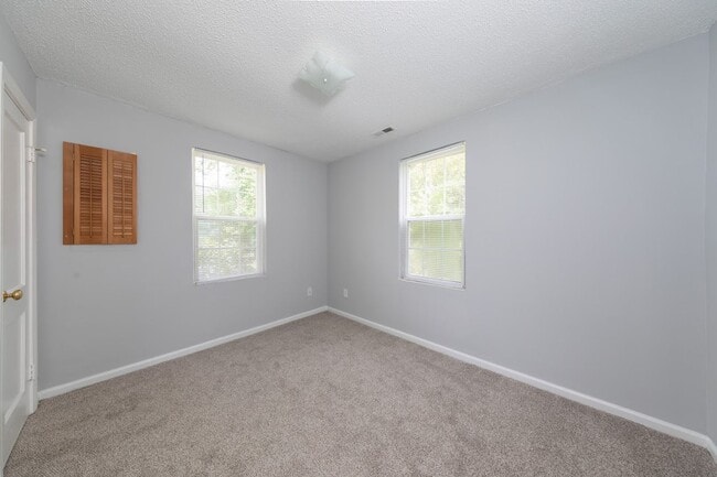 Building Photo - 1128 Wilkins Dr