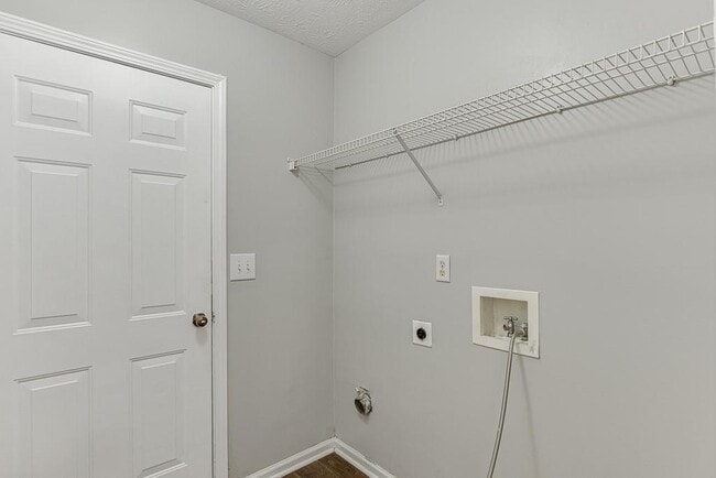 Building Photo - 2195 Oakland Spring Dr