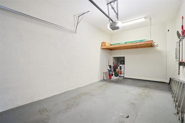 Building Photo - 502 S Albany Ave