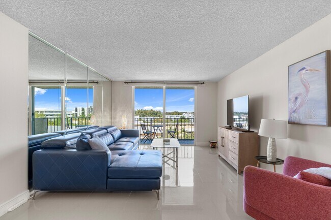 Building Photo - 1009 N Ocean Blvd