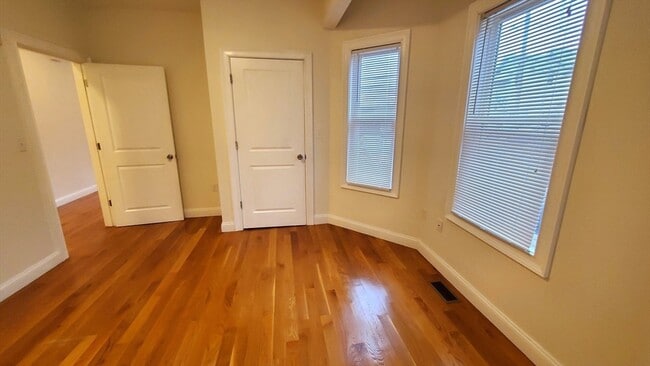 Building Photo - 12 Bent Terrace