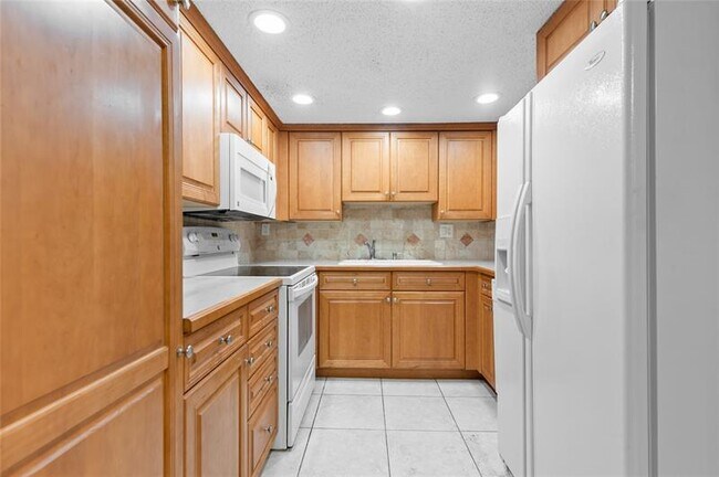 Building Photo - 11101 Royal Palm Blvd