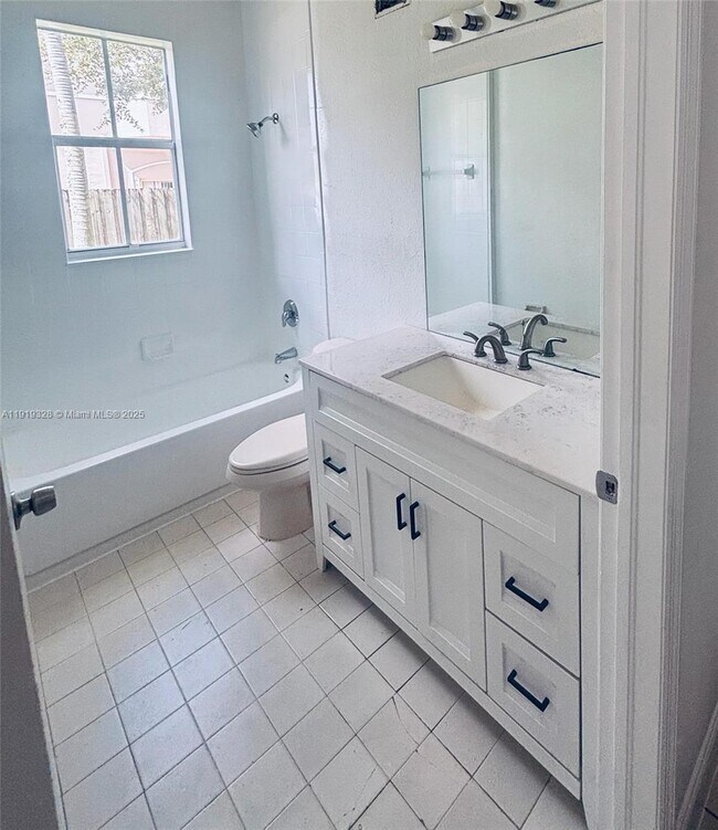 Building Photo - 1663 SE 29th St