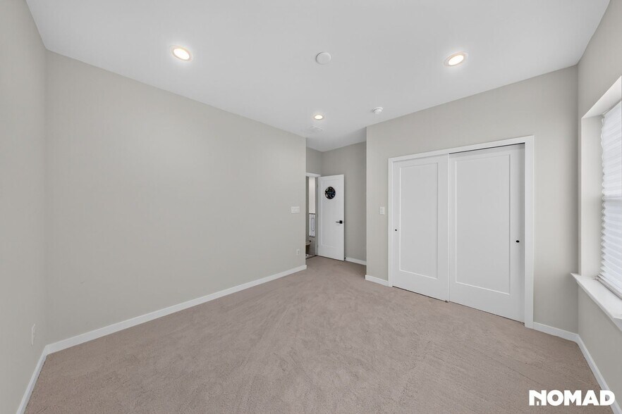 Building Photo - 1138 E Lock Rd