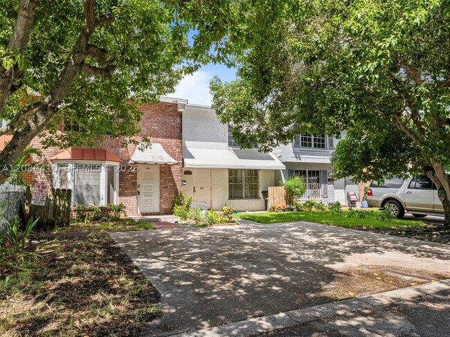 Building Photo - 3609 Townhouse Ct