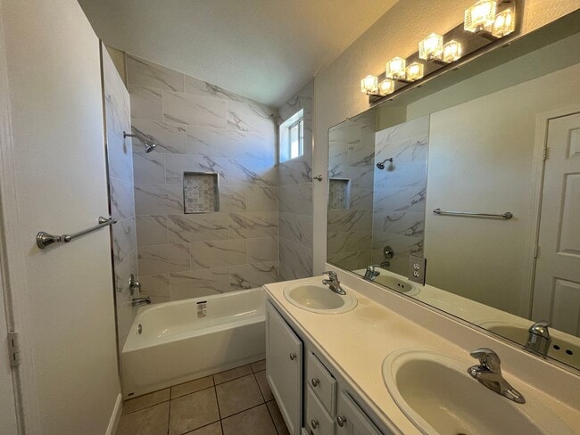 Building Photo - 3 bedroom and 2.5 bath in prime Henderson !! 89074 - Nearby School!
